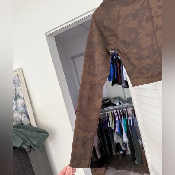 Gymshark Adapt Camo Long Sleeve Crop Top - Picture 7 of 9